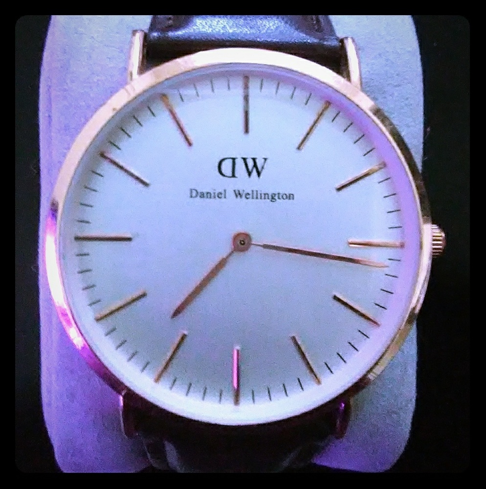 DW Daniel Wellington gold brown watch